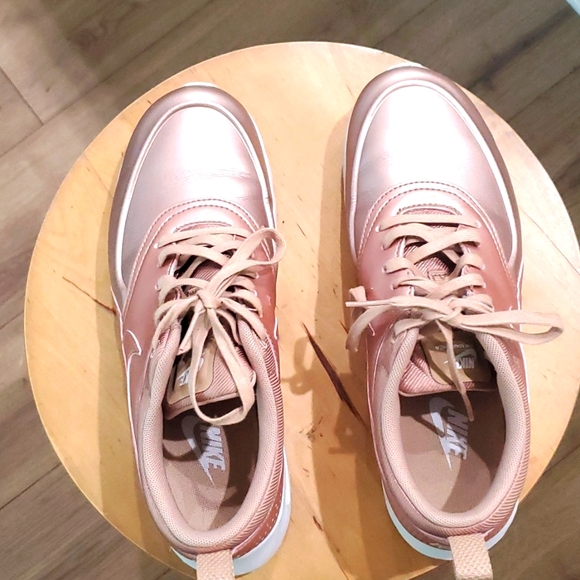 Nike Air Max Thea - Rose Gold size 8 NWOT - Picture 1 of 6